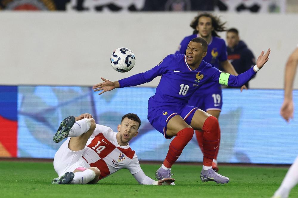 掘金半场4人得分上双，约基奇10分6助攻4篮板