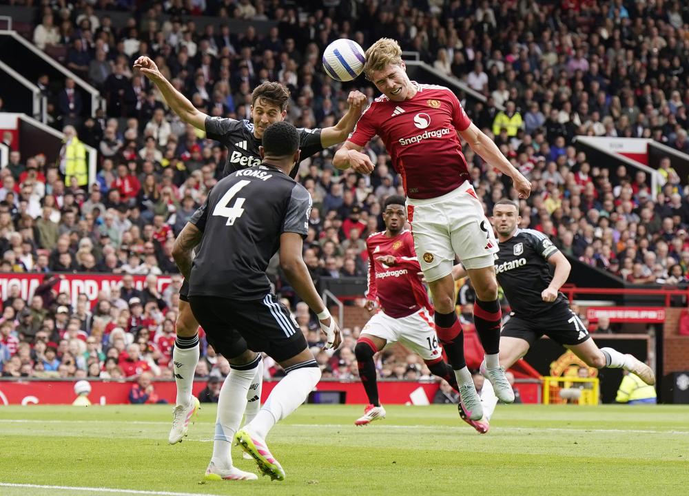 记者：孔蒂和那不勒斯的关系依然紧张，后者已经接触莫塔